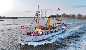 Dampfschiff_SCHAARHOERN_Fahrt_Stiftung-Hamburg-Maritim-1536x1024